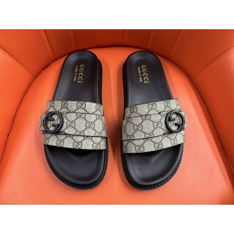 G*u*i slippers